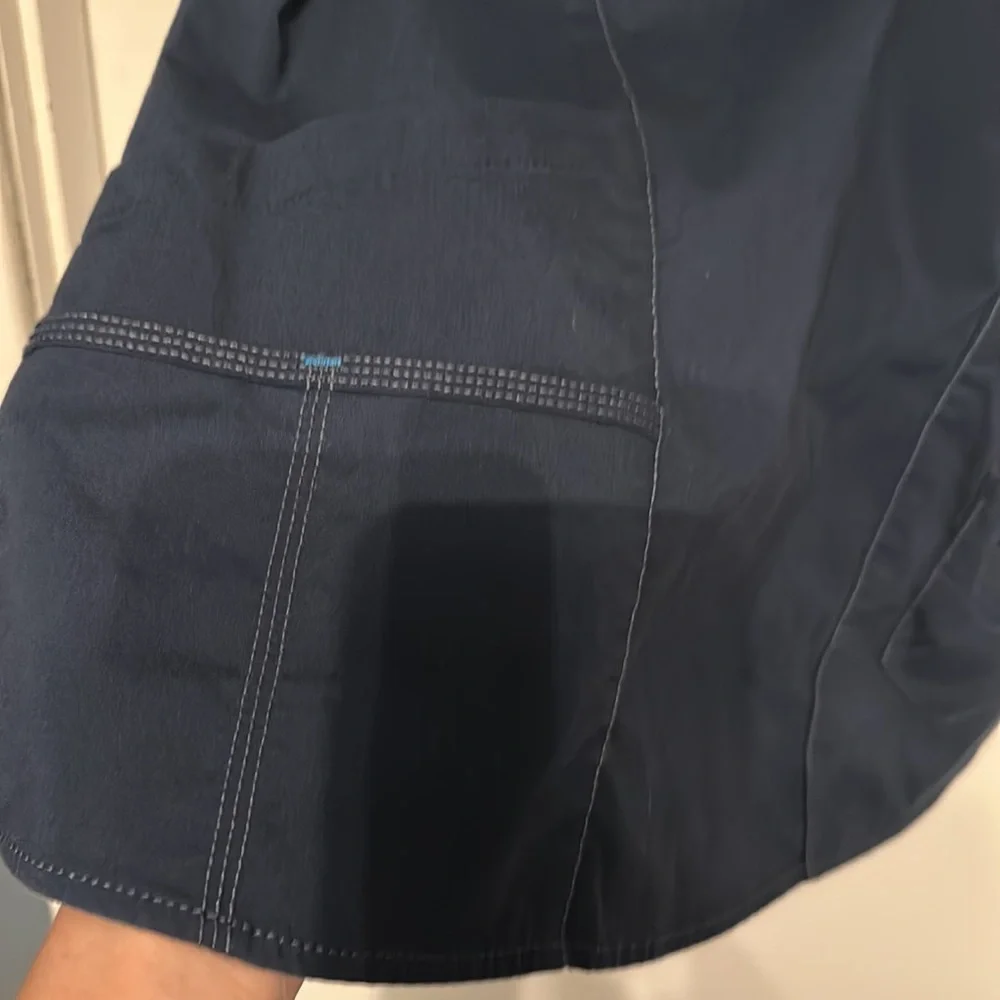 Wonder wink flex scrub top in navy with short zipper at the neck, size L - Picture 6 of 11